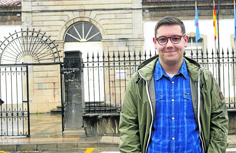 Eduardo disfrutaba ya del descanso en Luanco.