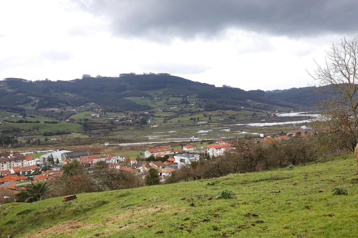 Vista general de la ría de Villaviciosa, en torno a la que se potenciará un cinturón turístico.