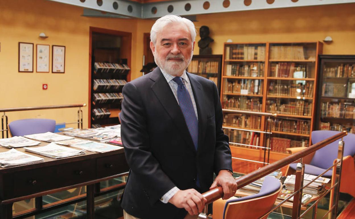 Darío Villanueva, exdirector de la RAE