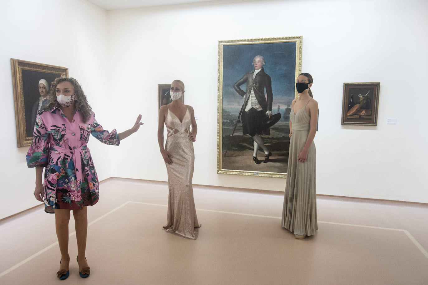 Los diseñadores Custo Barcelona y Lola Casademunt serán algunos de los que participen el próximo miércoles en los desfiles de la cuarta edición de la Pasarela Campoamor, que se presentó este martes en el Teatro Campoamor.