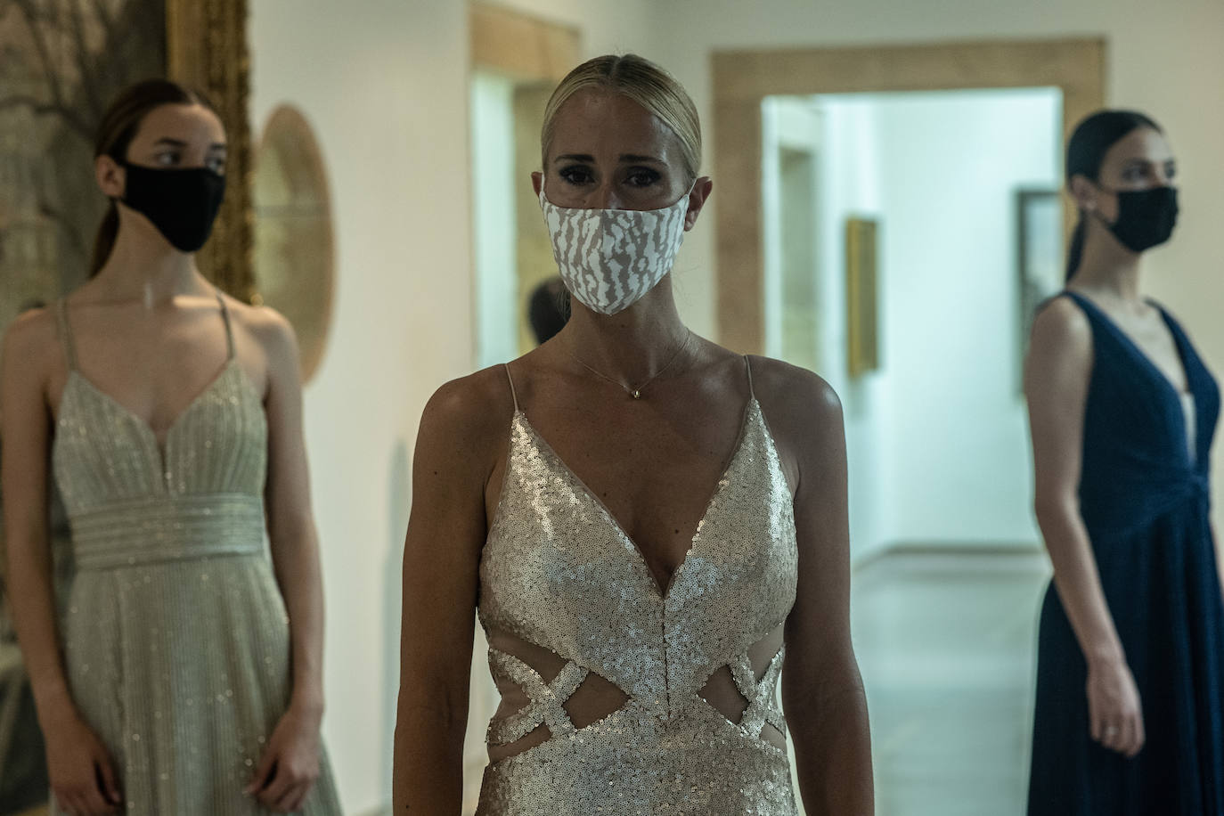 Los diseñadores Custo Barcelona y Lola Casademunt serán algunos de los que participen el próximo miércoles en los desfiles de la cuarta edición de la Pasarela Campoamor, que se presentó este martes en el Teatro Campoamor.