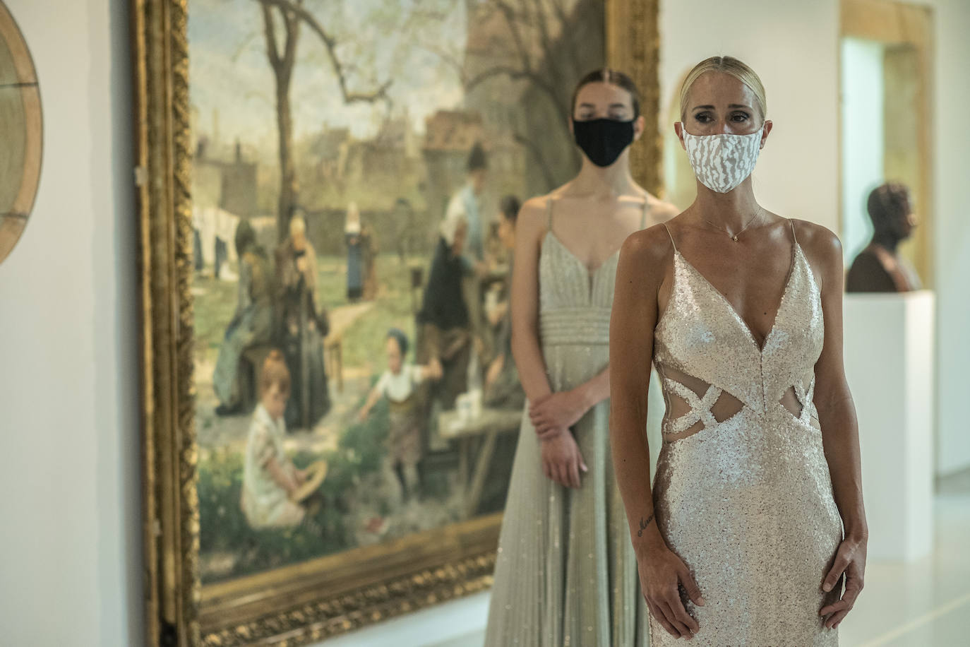 Los diseñadores Custo Barcelona y Lola Casademunt serán algunos de los que participen el próximo miércoles en los desfiles de la cuarta edición de la Pasarela Campoamor, que se presentó este martes en el Teatro Campoamor.