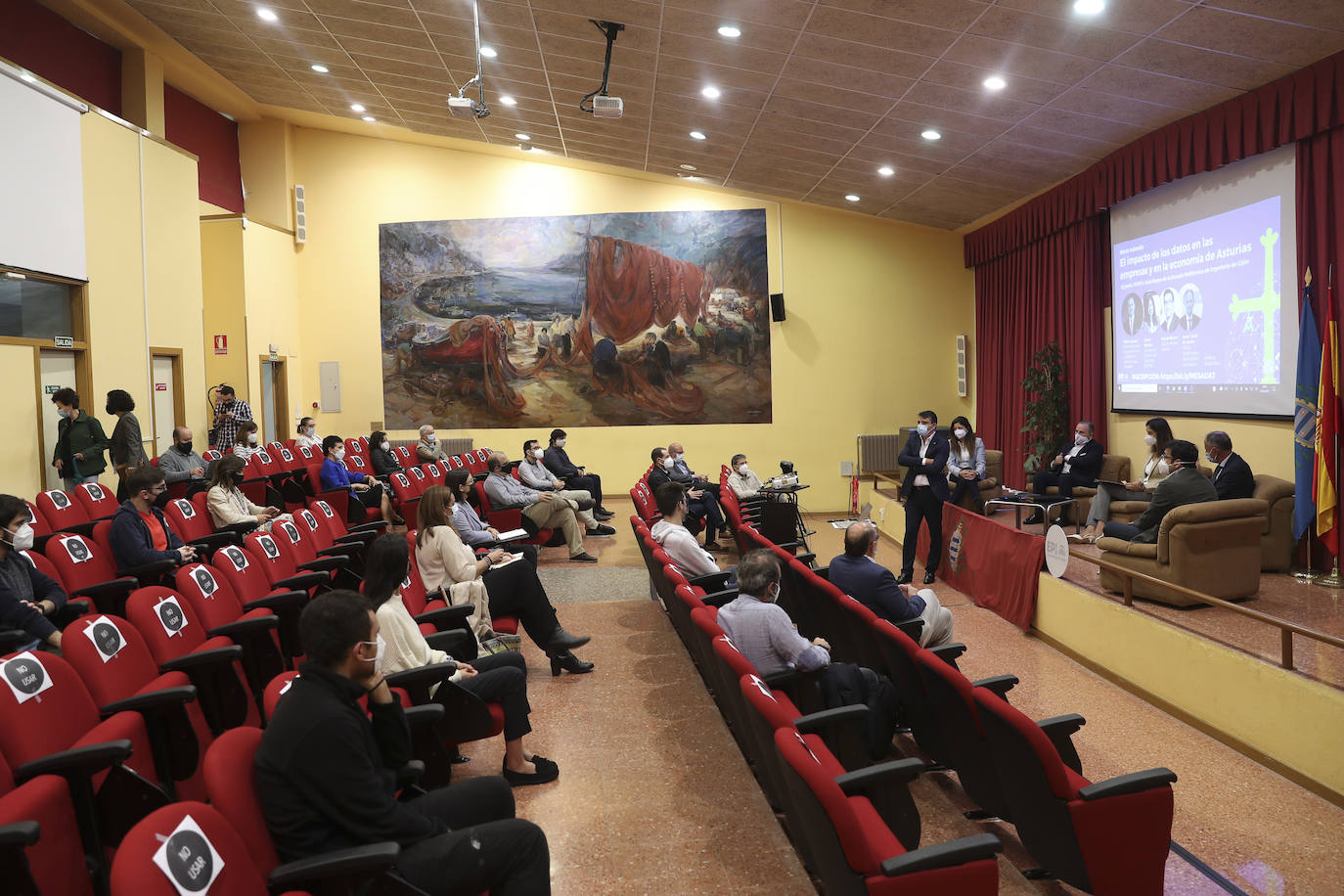 La Escuela Politécnica de Ingenieria de Gijón contará con el grado de Ciencia e Ingenieria de Datos. Cuatro empresas que colaboran con la EPI han mostrado en un acto la importancia de la incorporación de esta formación a la Universidad de Oviedo, ya que es una de las profesiones más demandadas en todo el mundo. 