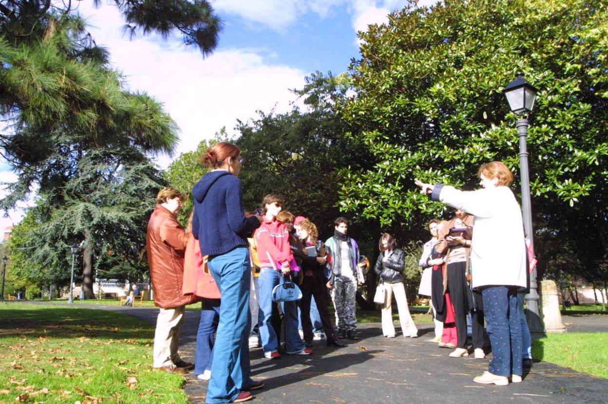 Turistas en el parque de Ferrera antes del estallido de la pandemia. 