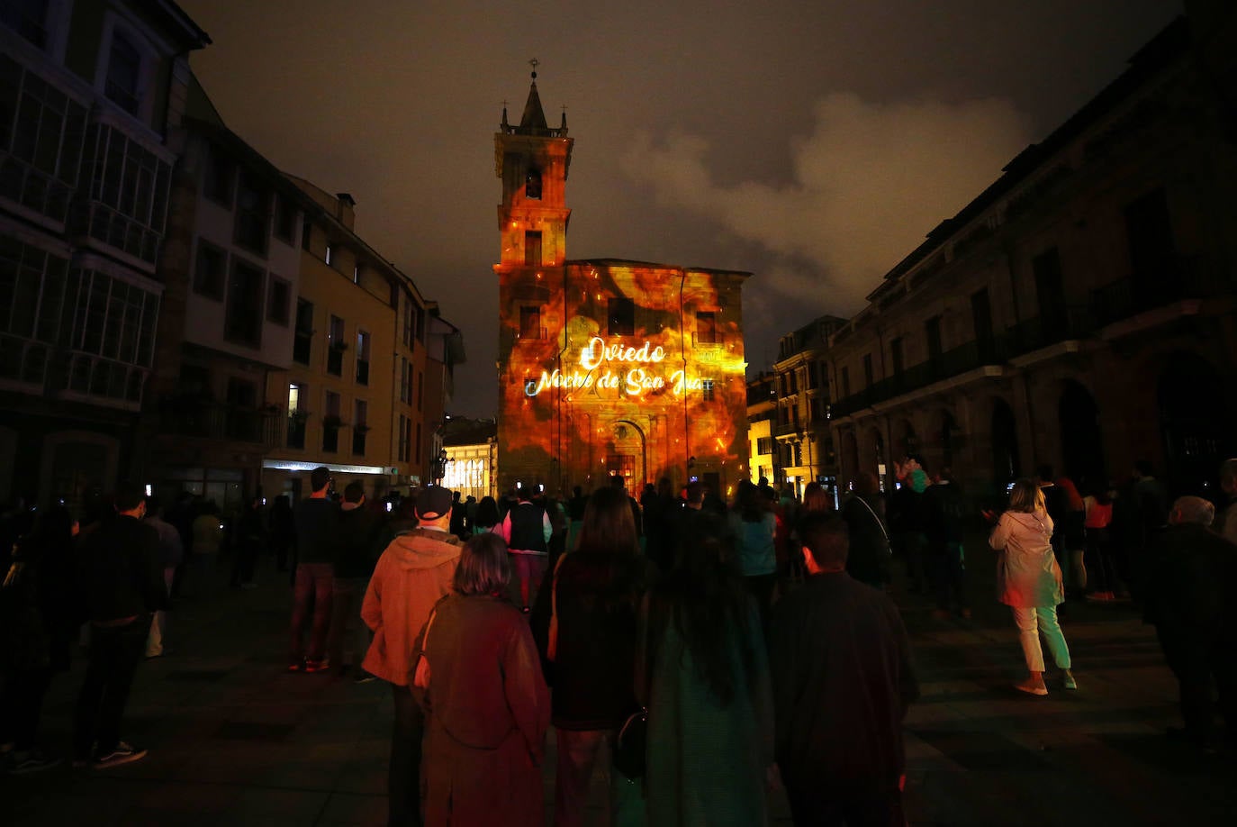 No hubo hogueras ni grandes aglomeraciones, pero los ayuntamientos asturianos quisieron celebrar San Juan de una manera diferente.