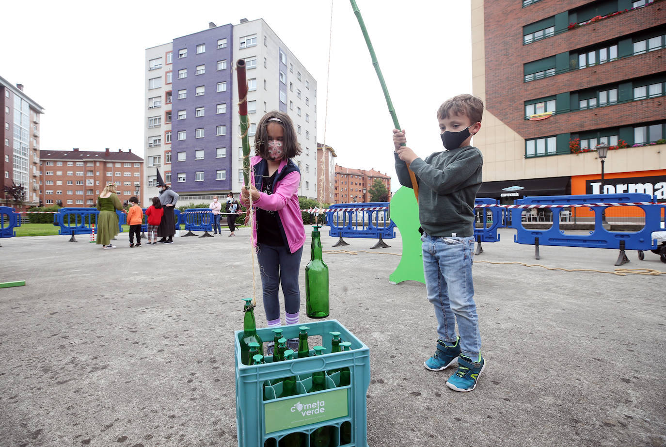 No hubo hogueras ni grandes aglomeraciones, pero los ayuntamientos asturianos quisieron celebrar San Juan de una manera diferente.