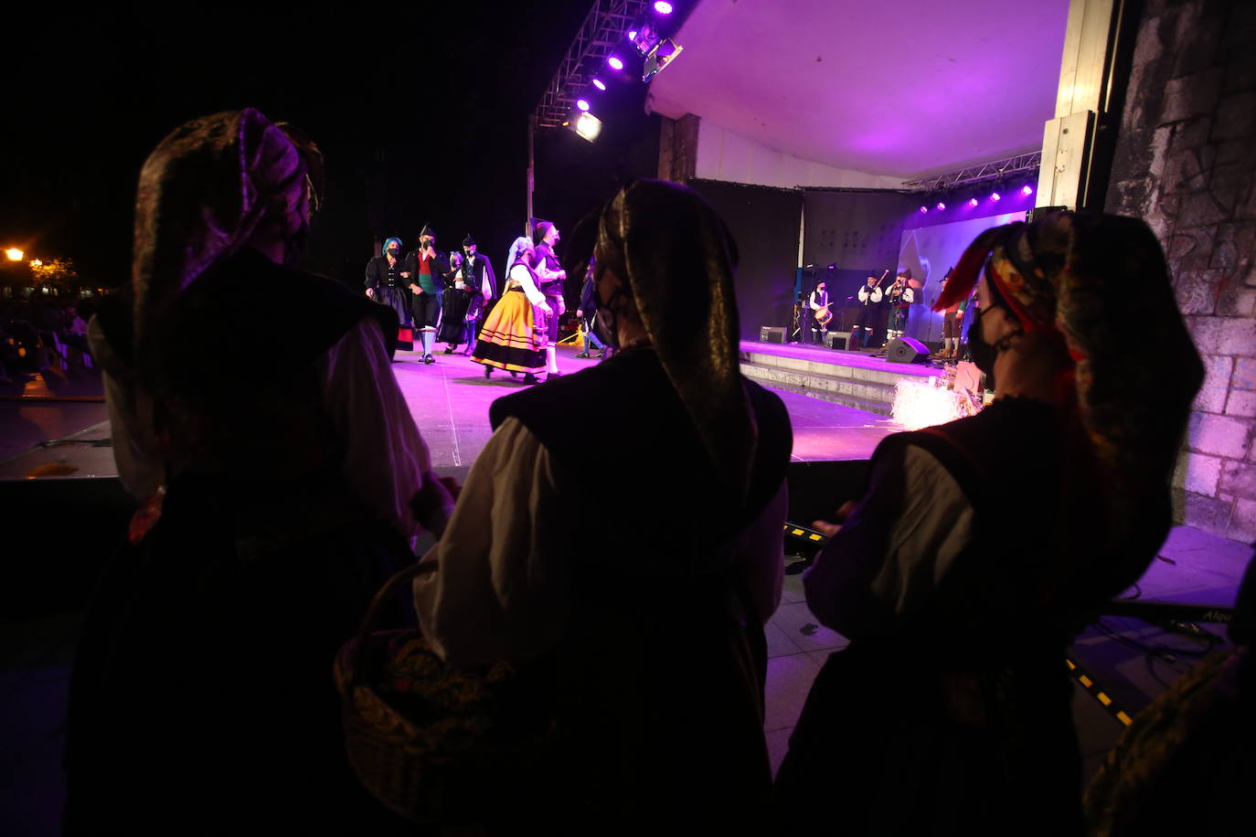 No hubo hogueras ni grandes aglomeraciones, pero los ayuntamientos asturianos quisieron celebrar San Juan de una manera diferente.