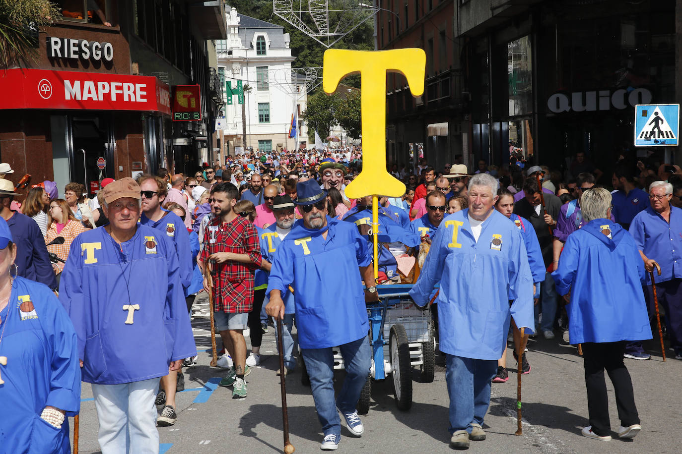 San Timoteo, en Luarca, es una de las romerías más populares y divertidas de Asturias. Una cita en la que abunda la sidra, los cánticos y la devoción fervorosa por el Santo y la fiesta de nuevo cuño.