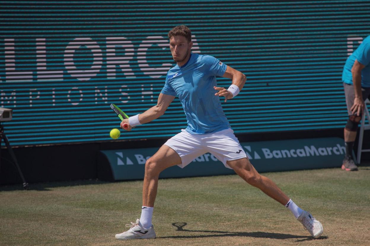 Pablo Carreño devuelve una bola durante el partido de ayer. 