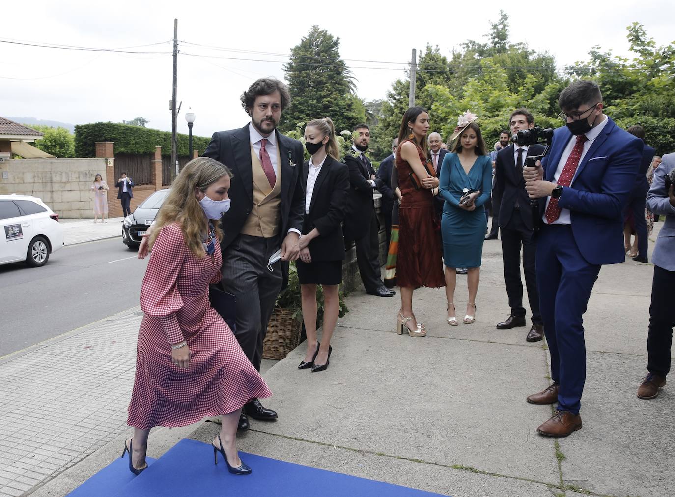 Marta Ortega y Carlos Torretta; Simoneta Gómez-Acebo; Inés Sastre; y Alonso Aznar, se encuentran entre los asistentes al enlace de Pedro Bravo y Carlota Pérez-Pla, que se ha celebrado este sábado en la iglesia parroquial San Julián de Somió