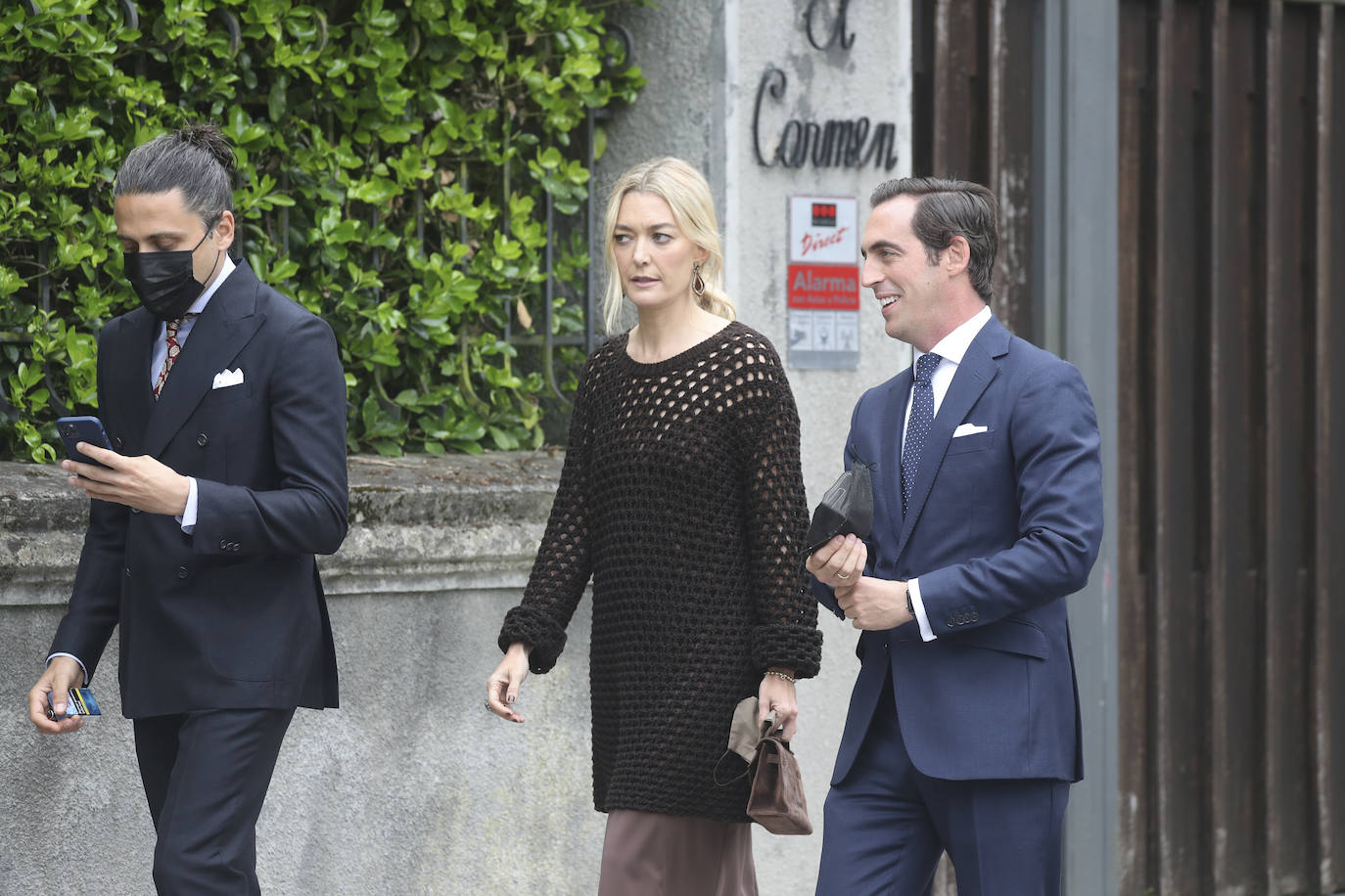 Marta Ortega y Carlos Torretta; Simoneta Gómez-Acebo; Inés Sastre; y Alonso Aznar, se encuentran entre los asistentes al enlace de Pedro Bravo y Carlota Pérez-Pla, que se ha celebrado este sábado en la iglesia parroquial San Julián de Somió