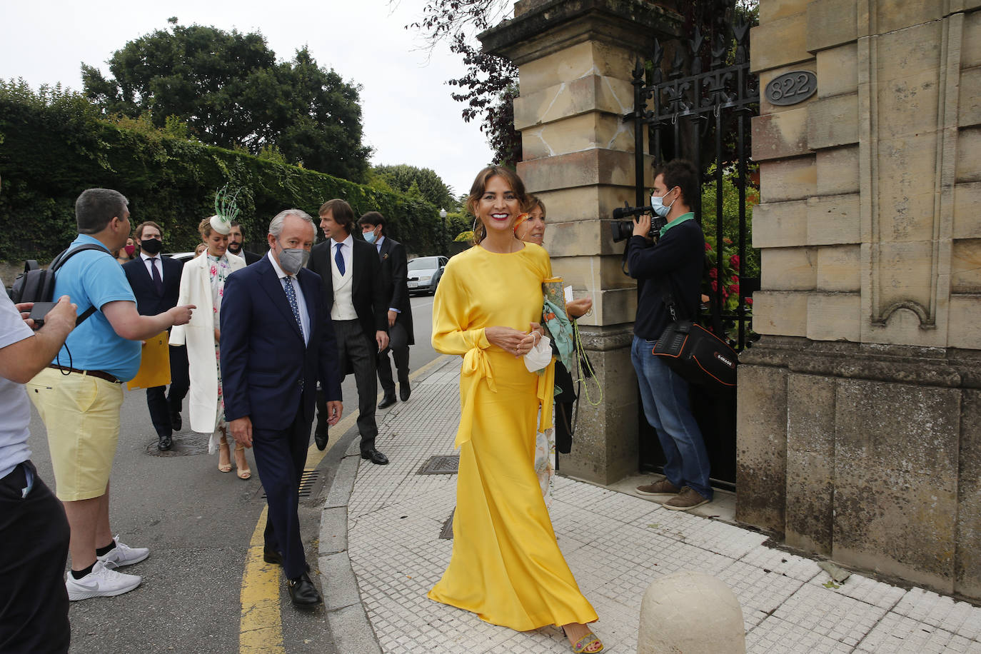 Marta Ortega y Carlos Torretta; Simoneta Gómez-Acebo; Inés Sastre; y Alonso Aznar, se encuentran entre los asistentes al enlace de Pedro Bravo y Carlota Pérez-Pla, que se ha celebrado este sábado en la iglesia parroquial San Julián de Somió