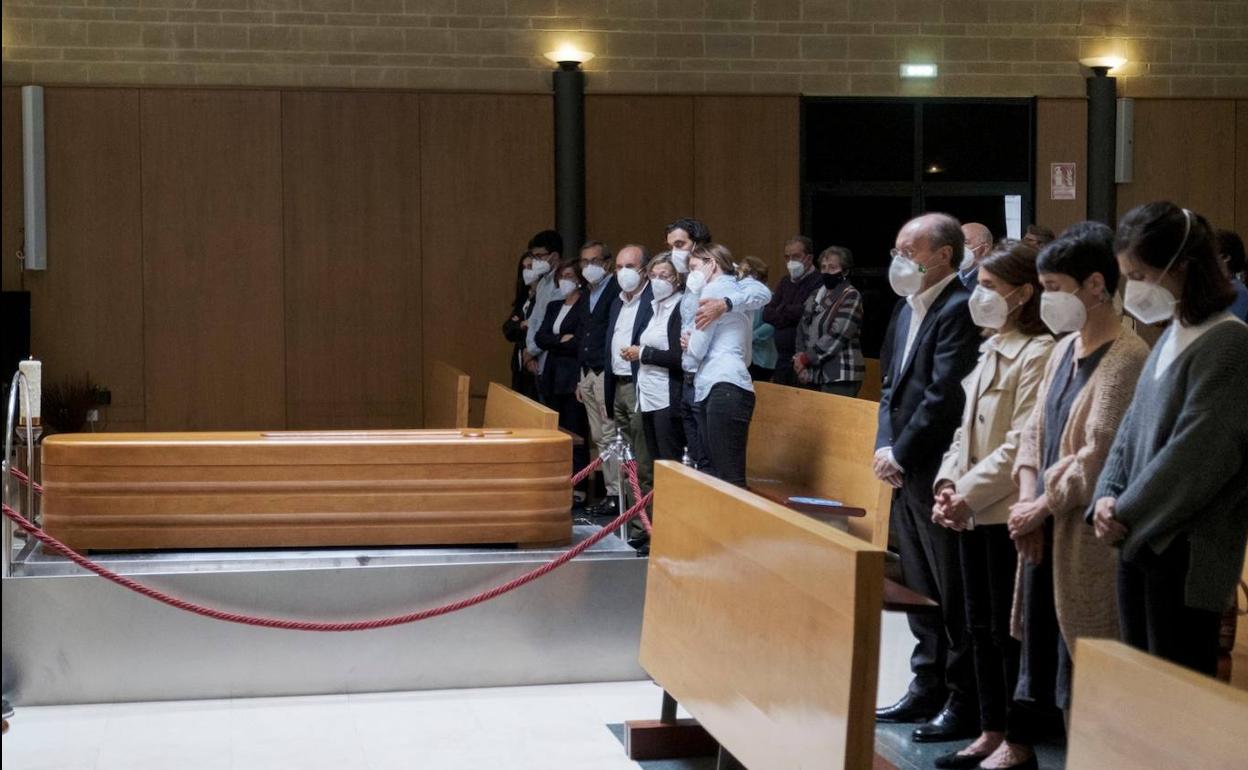 Funeral por el radiólogo Ramón Delgado en el tanatorio de Cabueñes.
