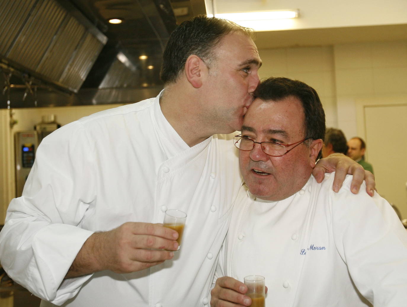 El mierense más internacional, que hace ya más de una década se remangó la chaquetilla de chef para llevar comida a cada rincón necesitado del mundo, ha sido reconocido con el Princesa de la Concordia.