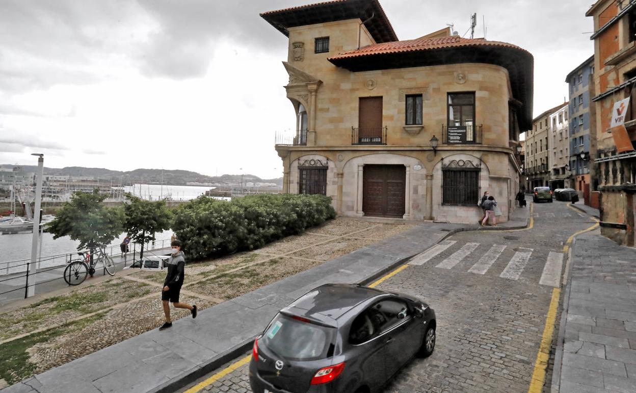 Casa Paquet, en el barrio de Cimavilla