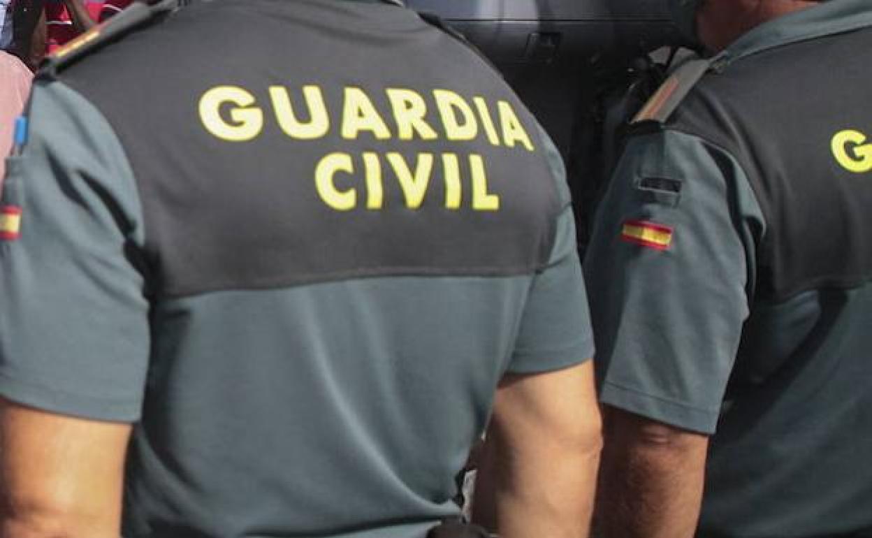 Herido muy grave un hombre tras caerse de un tejado en Castropol