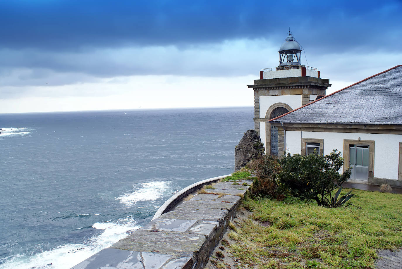 El faro de Luarca en Punta Focicón