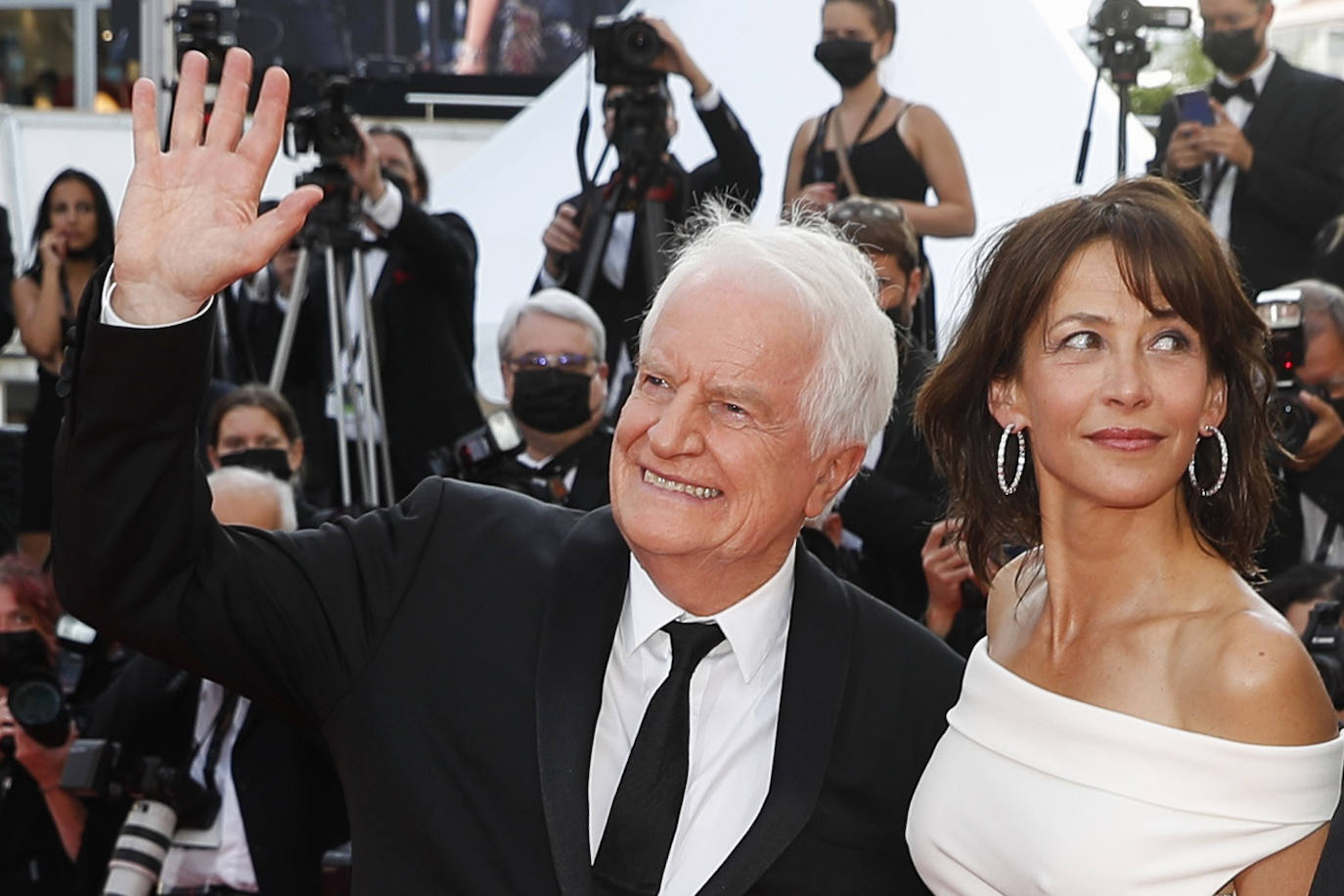 Este mes se celebra el festival de cine de Cannes, donde este miércoles se ha celebrado la alfombra roja con todas las estrellas invitadas. Se trata de una cita en la que actores, productores y directores muestran a menudo sus mejores galas, desde las más sobrias a las atrevidamente extravagantes.