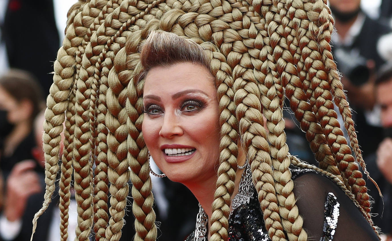 Este mes se celebra el festival de cine de Cannes, donde este miércoles se ha celebrado la alfombra roja con todas las estrellas invitadas. Se trata de una cita en la que actores, productores y directores muestran a menudo sus mejores galas, desde las más sobrias a las atrevidamente extravagantes.