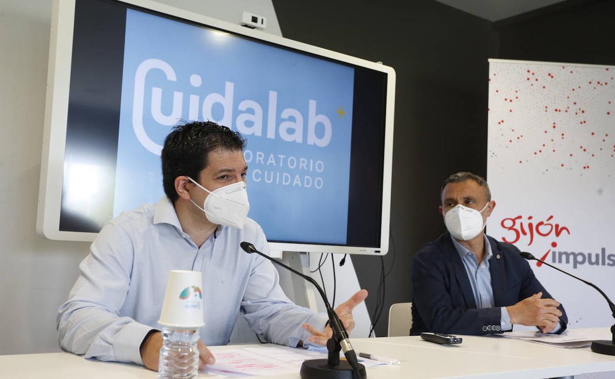 Esteban Gómez Suárez y Luis Diaz Gutiérrez, en la presentación de 'CuidaLab'. 