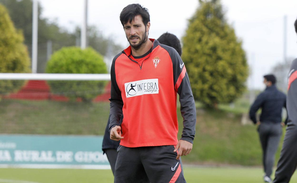 Marc Valiente, en un entrenamiento del Sporting.