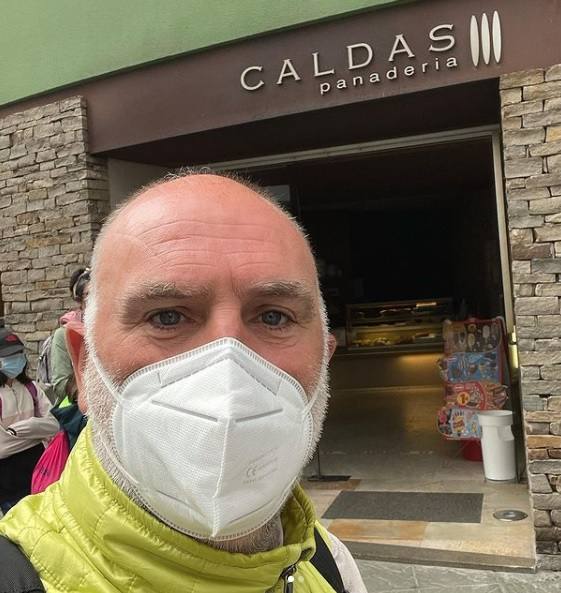 El chef José Andrés, en Sarria, en el Camino de Santiago.