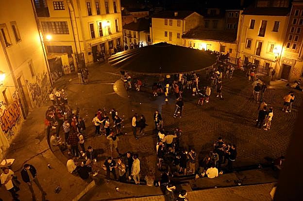 Asturias vive su último fin de semana con el interior de los bares de copas abierto