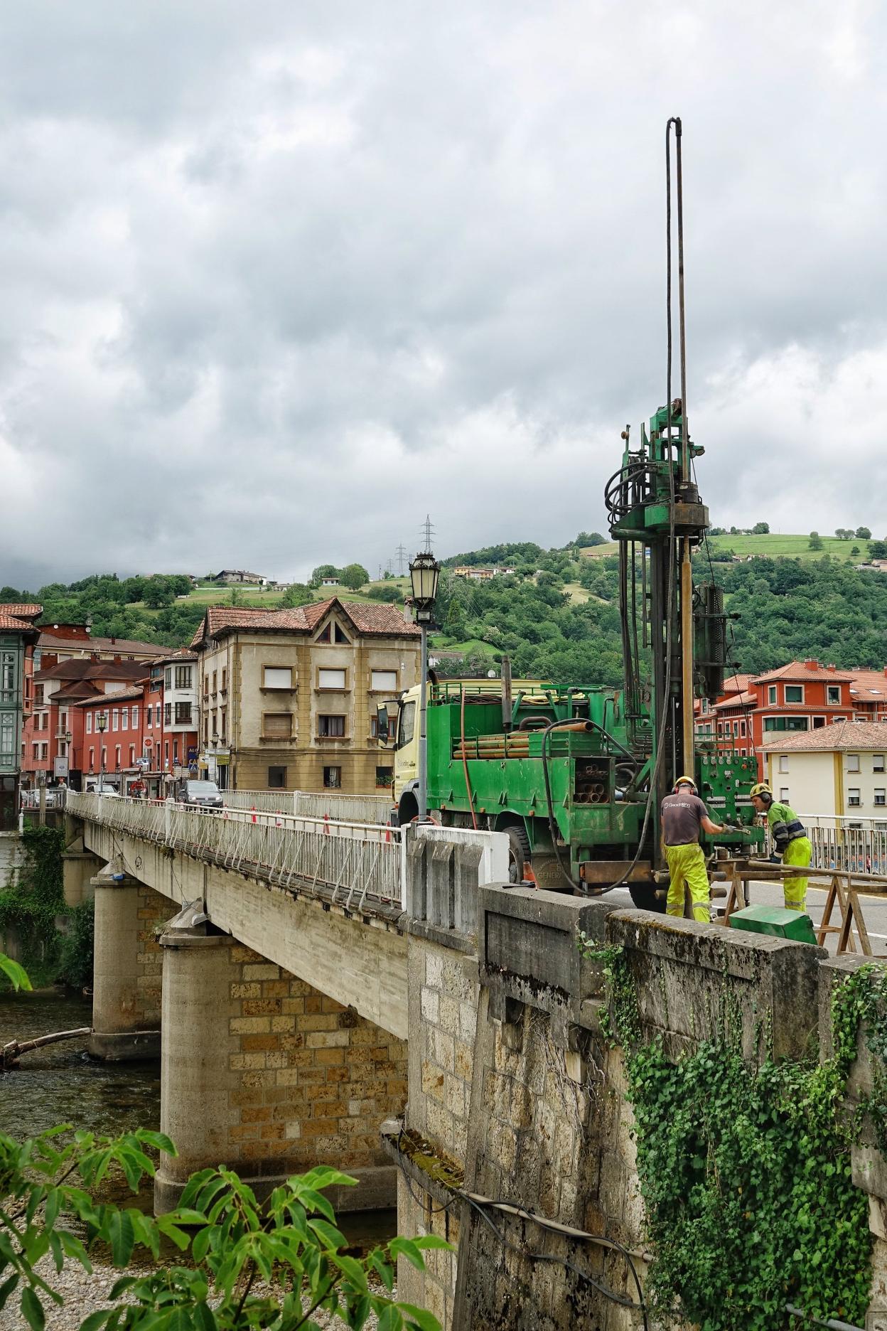 Maquinaria en el puente. 