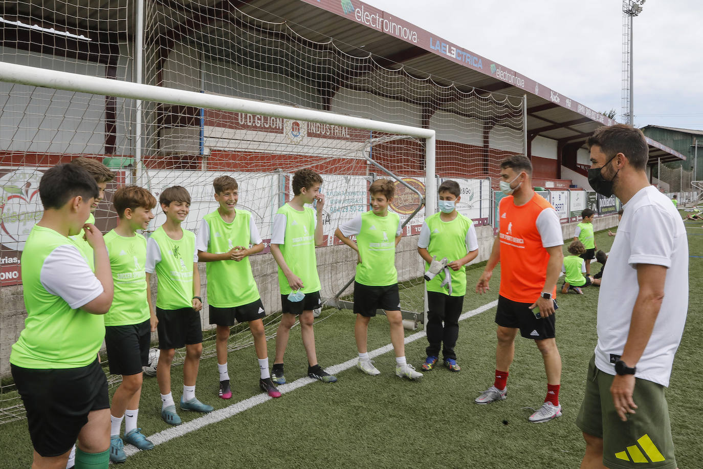 Fotos: David Villa protagonista en el Campus Villa de Gijón