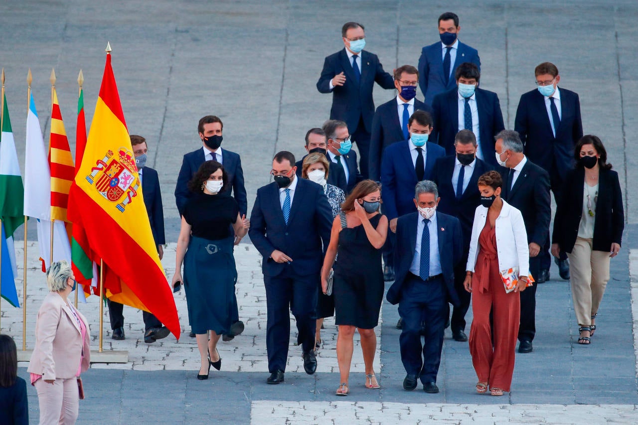 Fotos: Las familias de Pablo Riesgo y Rosa Banquetero, en el homenaje de estado a las víctimas de la pandemia