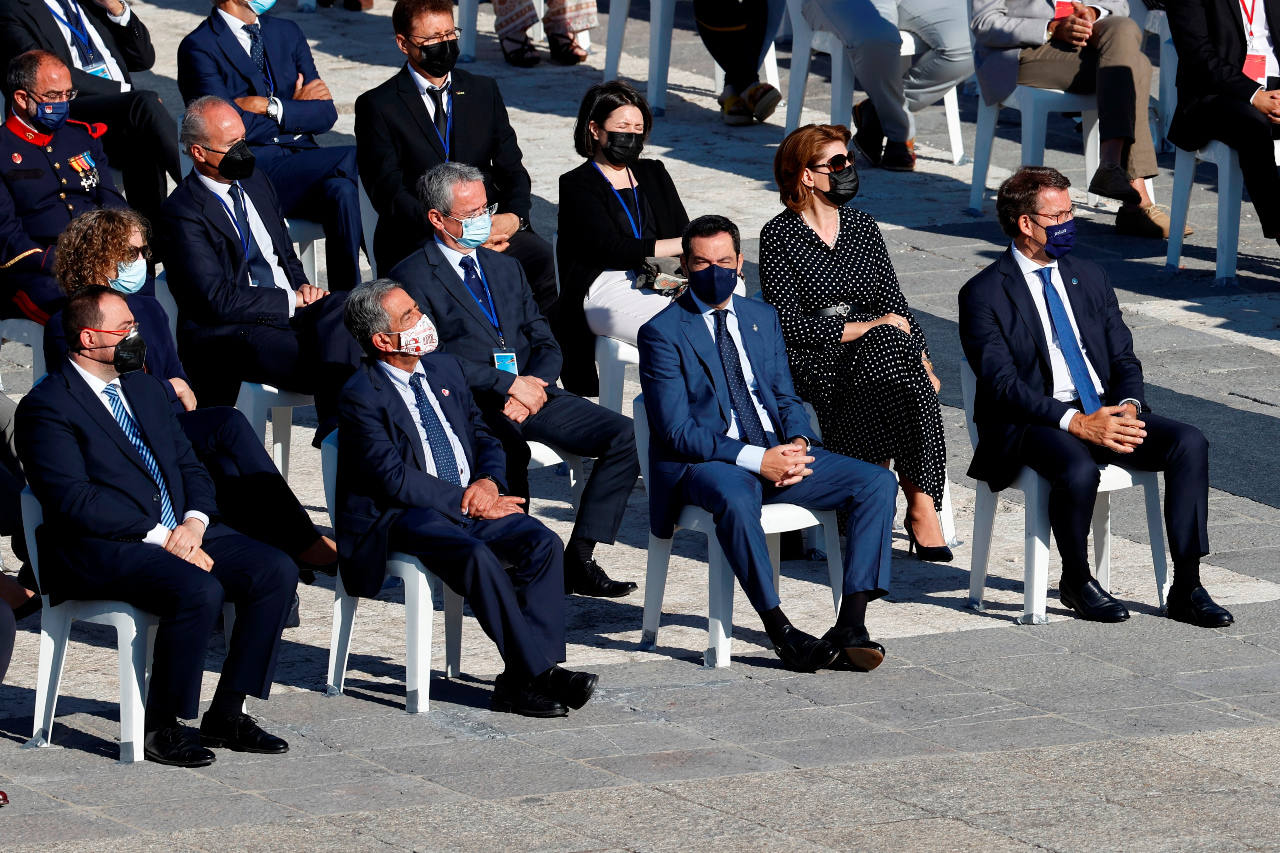 Fotos: Las familias de Pablo Riesgo y Rosa Banquetero, en el homenaje de estado a las víctimas de la pandemia