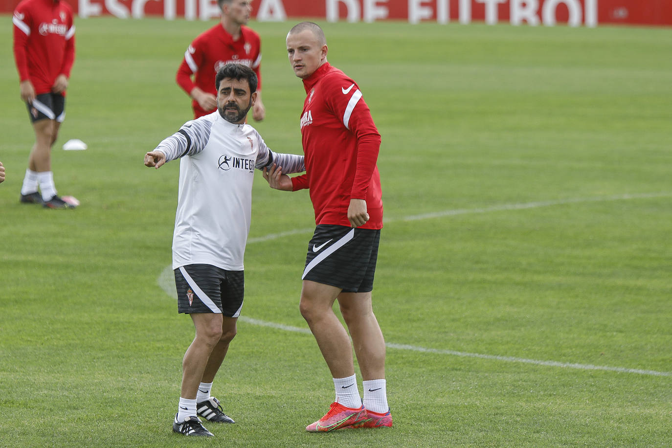 Fotos: Kravets ya viste con la camiseta del Sporting