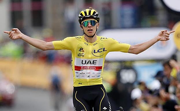 Tadej Pogacar celebra su victoria en Luz Ardiden. 