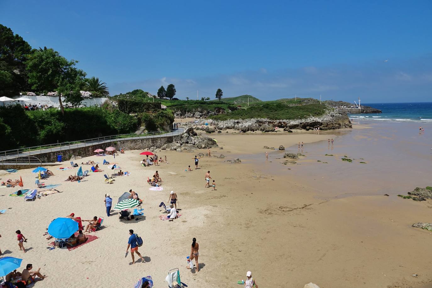 Playas llenas y termómetros que ya comienzan a marcar temperaturas propias del periodo estival en la región.