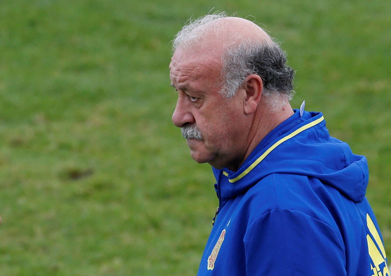 Vicente del Bosque. «Ni sabe entrenar ni sabe de tácticas. Es un zoquete. A Vicente del Bosque no le ofrecen trabajo porque todo el mundo sabe que no es entrenador. Lo de Del Bosque es la mentira más grande que he visto en mi vida. Yo os pediría que hablaseis con el presidente del Besiktas, para que os diga la sensación que él tuvo. Él no es entrenador, Camacho sí. Del Bosque es la mentira más grande que he visto en mi vida. Llegó Figo y se hizo íntimo amigo de Raúl y entre los dos, con Hierro, administraban la plantilla. Pobre Vicente, si Vicente no pintaba nada... Dicen que va a ir a la Selección ¿o qué? Ya lo que le falta a la selección es Del Bosque, ¿sabes?».