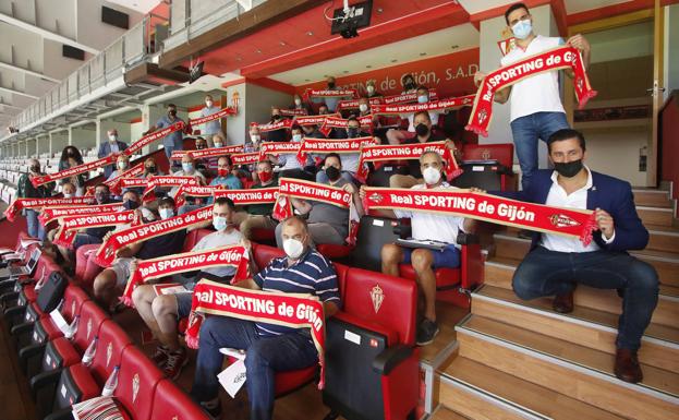 Asamblea de la Federación de Peñas Sportinguistas en el Palco Presidencial de El Molinón.