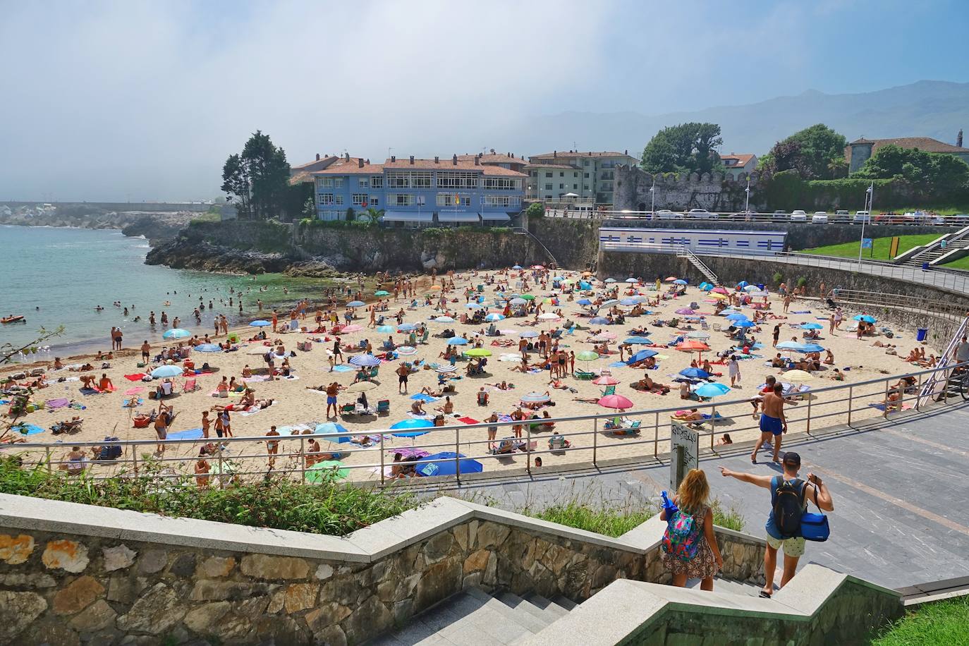 Playas y piscinas con gran afluencia para combatir las temperaturas veraniegas de las que disfruta la región