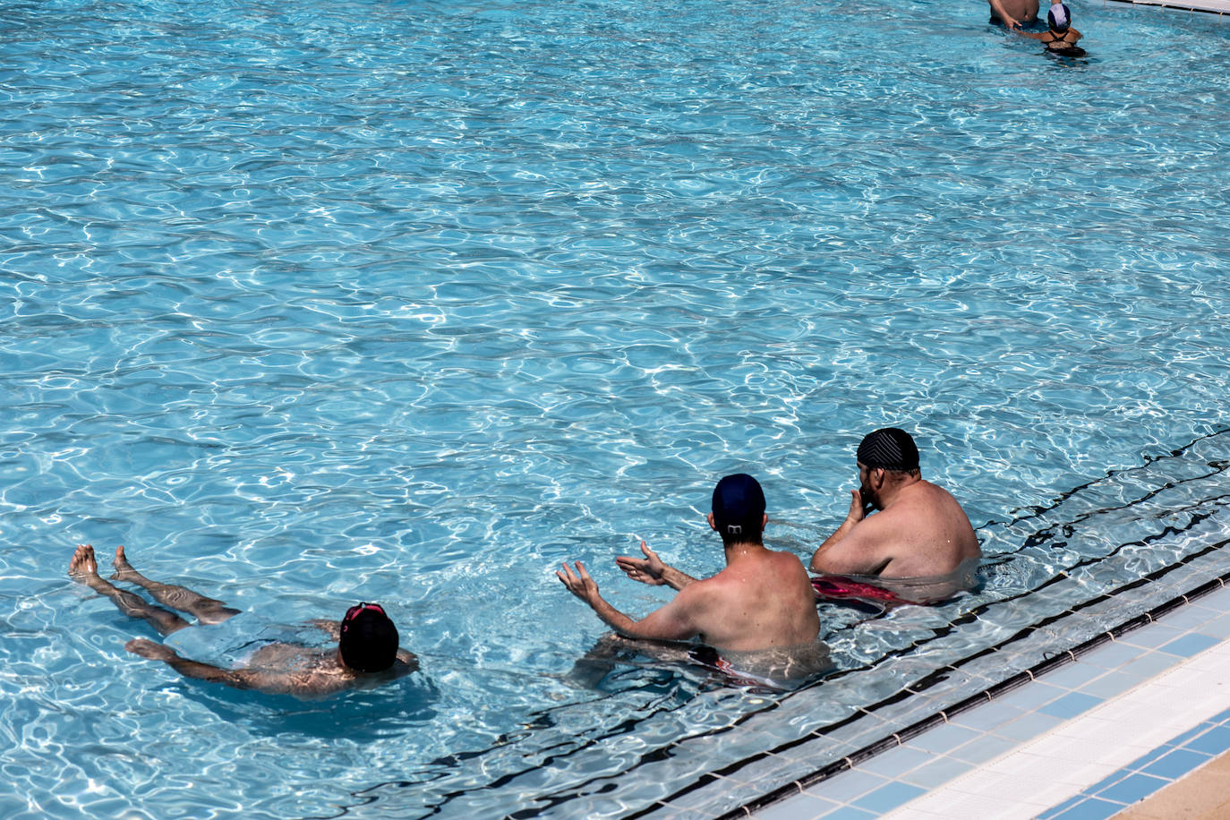 Playas y piscinas con gran afluencia para combatir las temperaturas veraniegas de las que disfruta la región