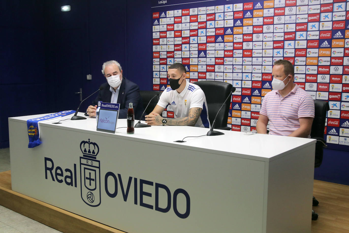 Fotos: Jirka ya es uno más en el Oviedo