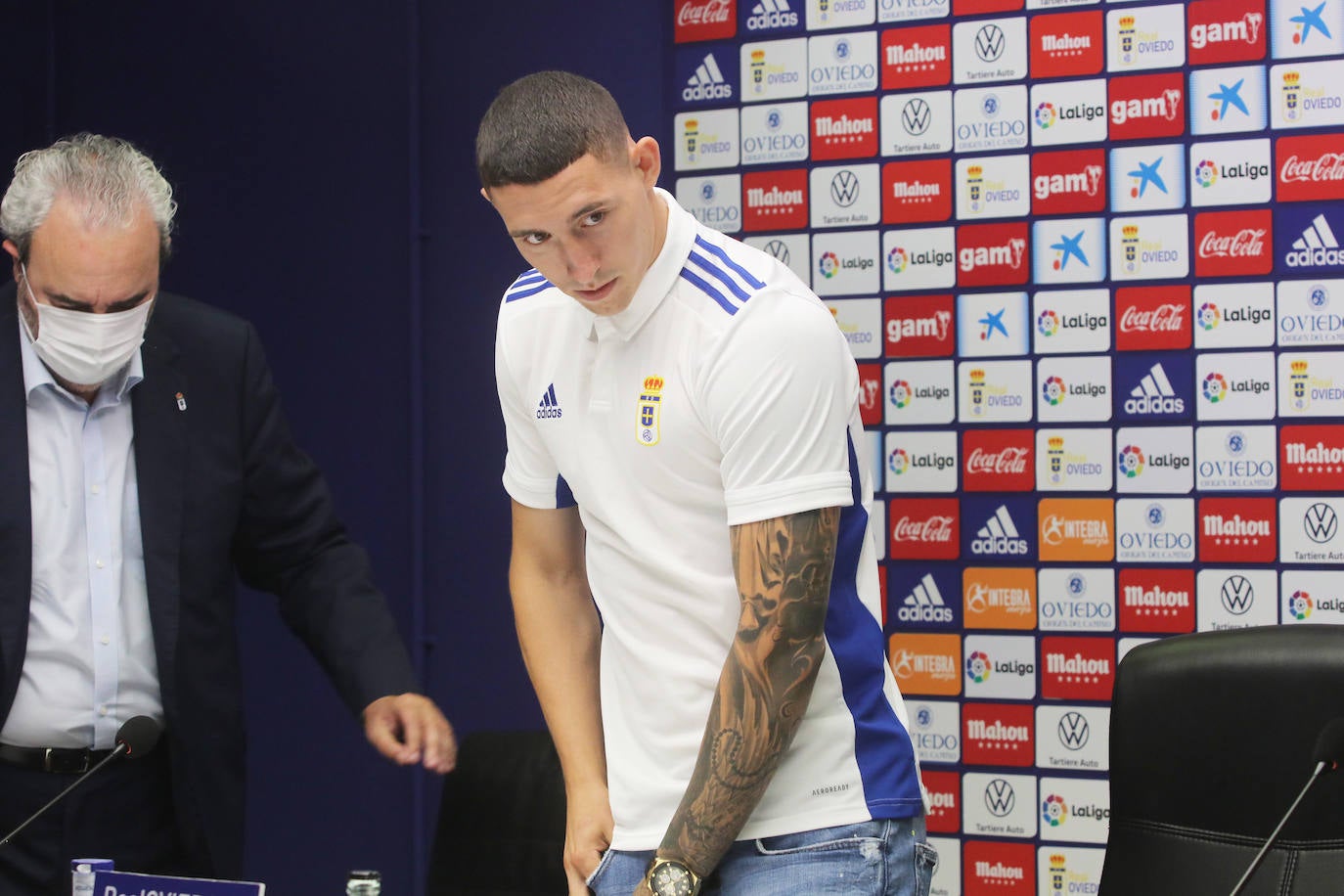 Fotos: Jirka ya es uno más en el Oviedo