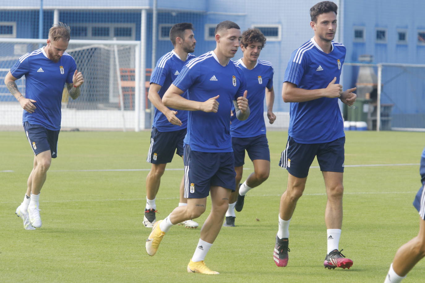 Fotos: Jirka ya es uno más en el Oviedo