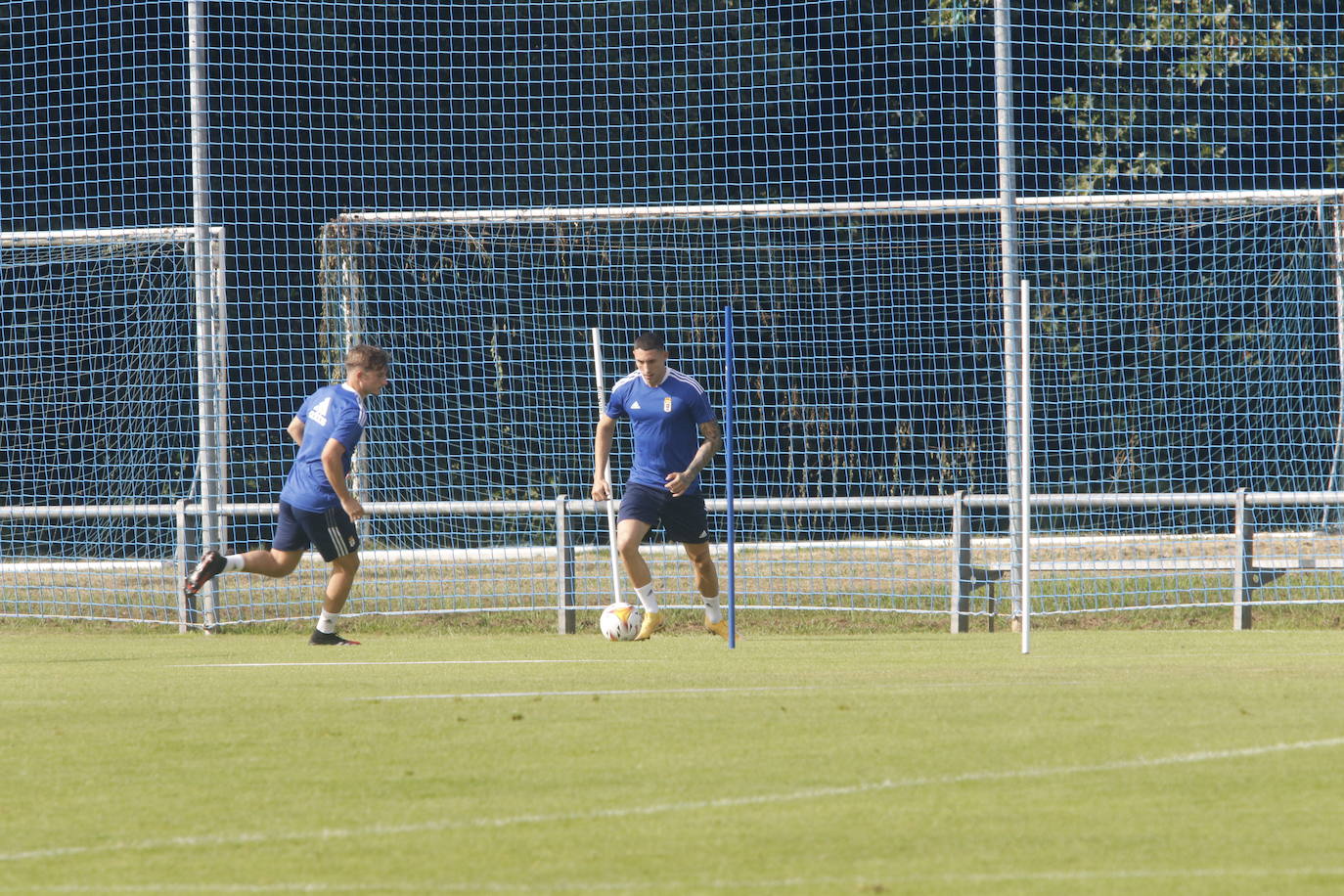 Fotos: Jirka ya es uno más en el Oviedo