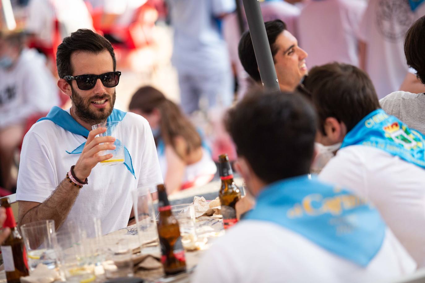 Siero ha sustituido La Sobatiella por la Plaza Les Campes. Terrazas que hacen las veces del prau en una edición especial, festiva pero con las restricciones que impone la pandemia. Aún así, los polesos no quieren quedarse sin fiesta.