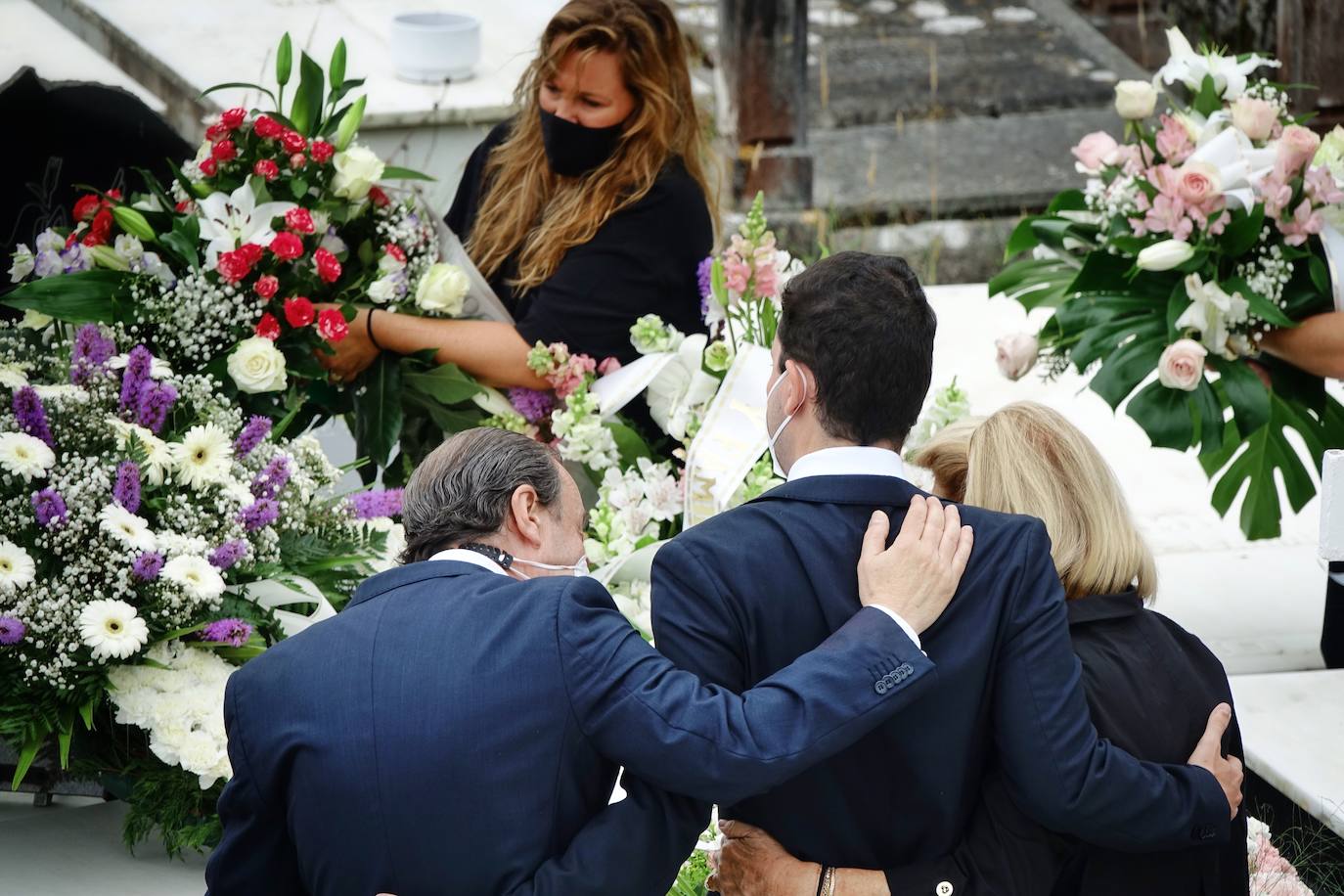 «Era la más cariñosa y alegre», rememora su marido, Juan Antonio Rodríguez, tras un funeral al que acudieron decenas de personas