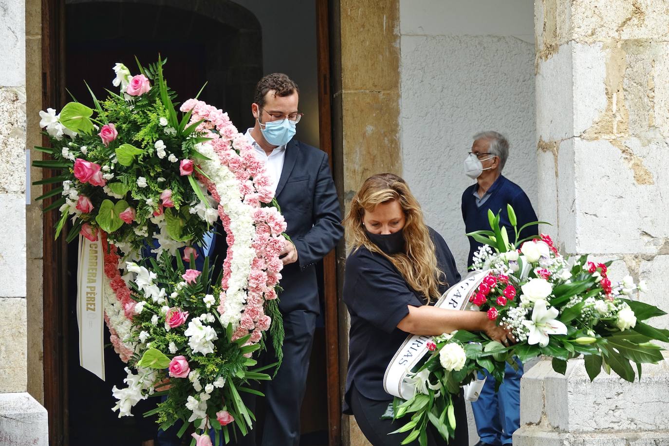 «Era la más cariñosa y alegre», rememora su marido, Juan Antonio Rodríguez, tras un funeral al que acudieron decenas de personas