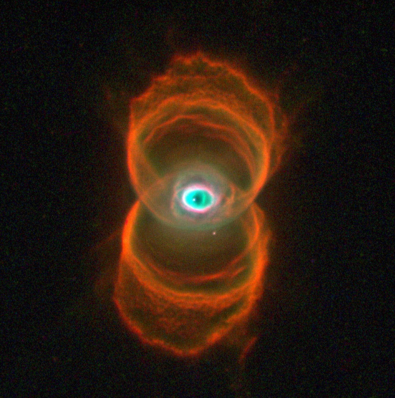 Hubble lleva más de tres décadas observando el universo. Desde que se lanzó, en 1990, se han publicado más de 18.000 artículos científicos gracias a los datos aportados a observatorios de todo el mundo. La NASA lo ha devuelto ahora a su estado operativo después de un mes sin funcionar por problemas informáticos. Desde la agencia aeroespacial aseguran que el Hubble durará muchos años más