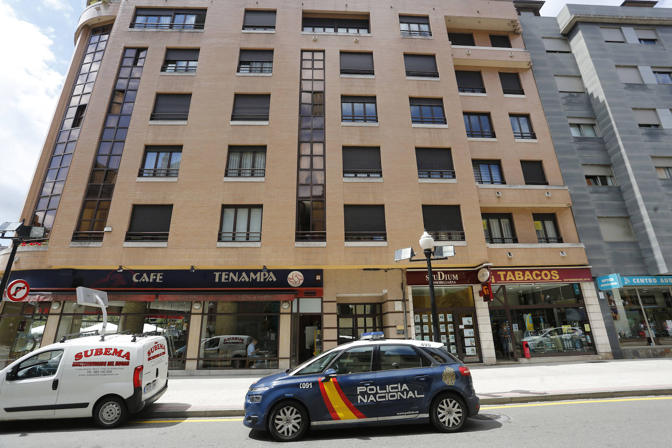 La Policía Nacional investiga una violación múltiple a dos jóvenes de 22 años en Gijón. Se ha detenido a cuatro hombres, de entre 20 y 30 años, de nacionalidad portuguesa.