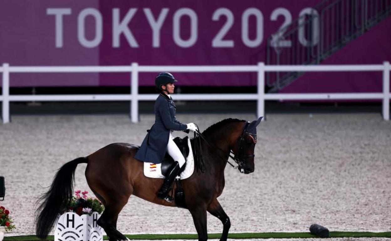 Beatriz Ferrer-Salat, con su caballo Elegance en los Juegos de Tokio. 