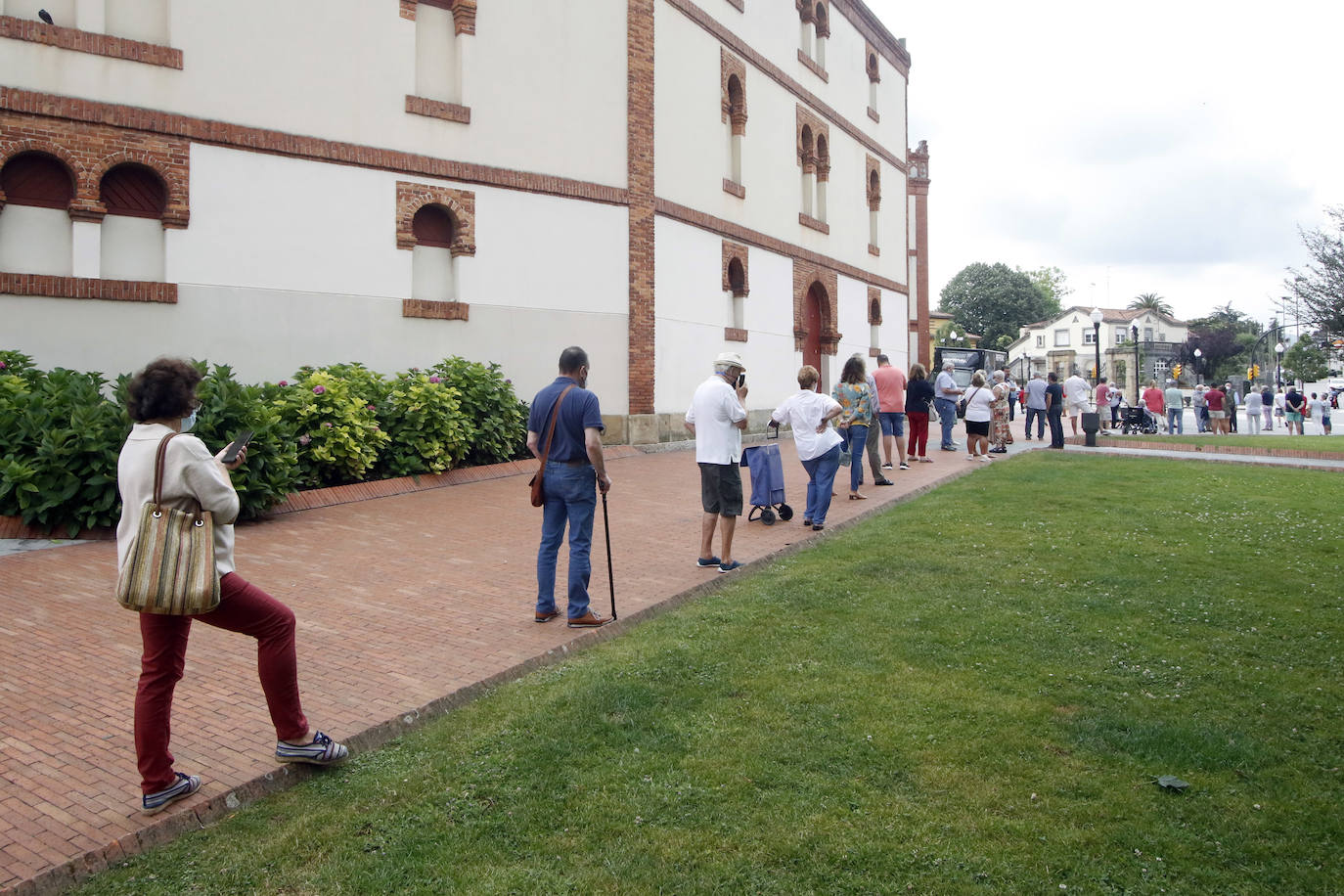 Fotos: Largas colas para sacar el abono de los toros en Gijón