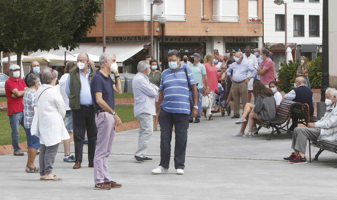 Fotos: Largas colas para sacar el abono de los toros en Gijón